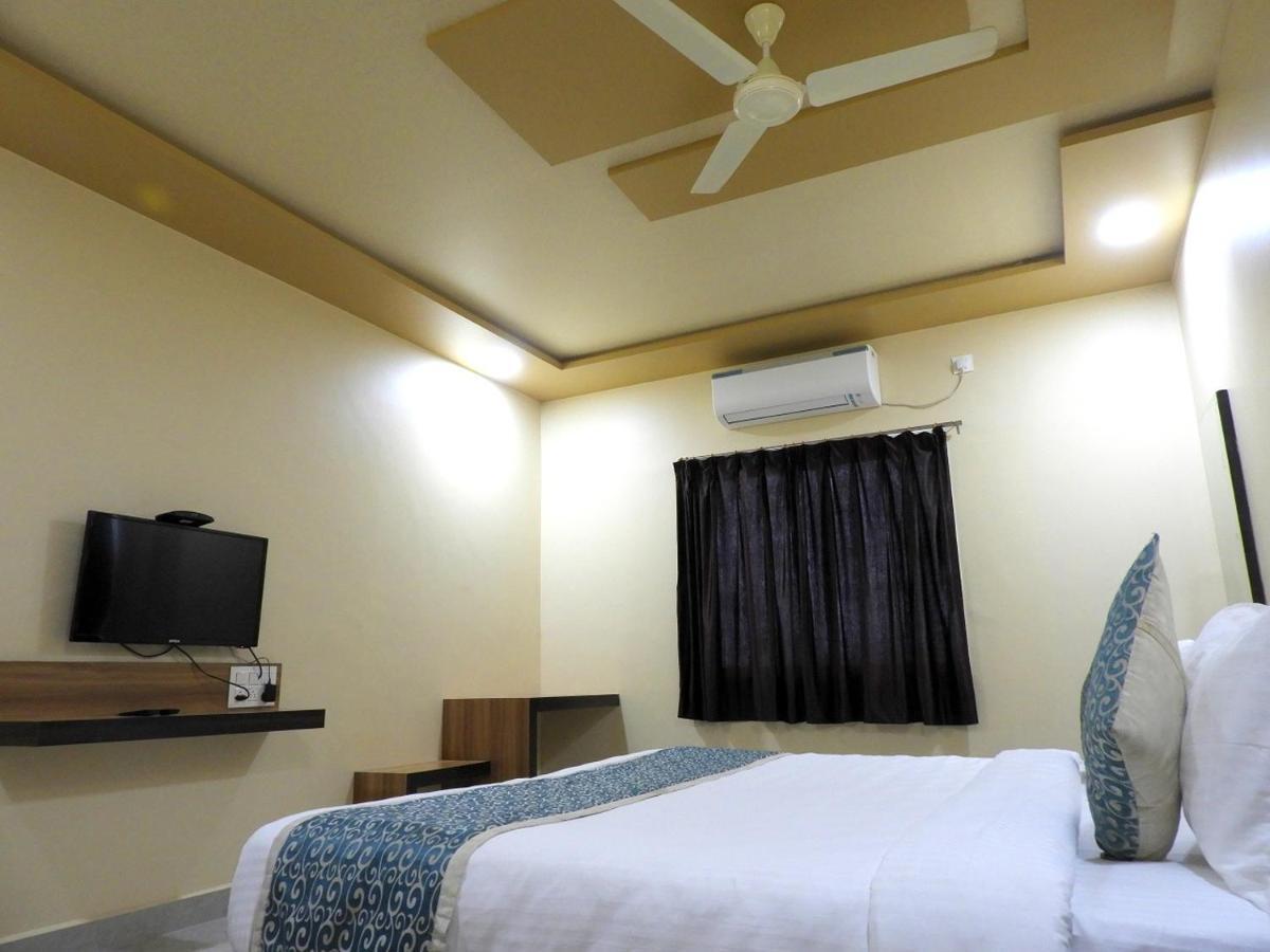 Hotel Somnath Daksh Somnāth Buitenkant foto